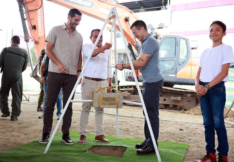 EL PRESIDENTE NOBOA DIO INICIO A LA RECONSTRUCCION DE LA PLAZA MEMORIAL SAN GREGORIO EN PORTOVIEJO, UNA OBRA QUE ESPERO NUEVE AÃOS
