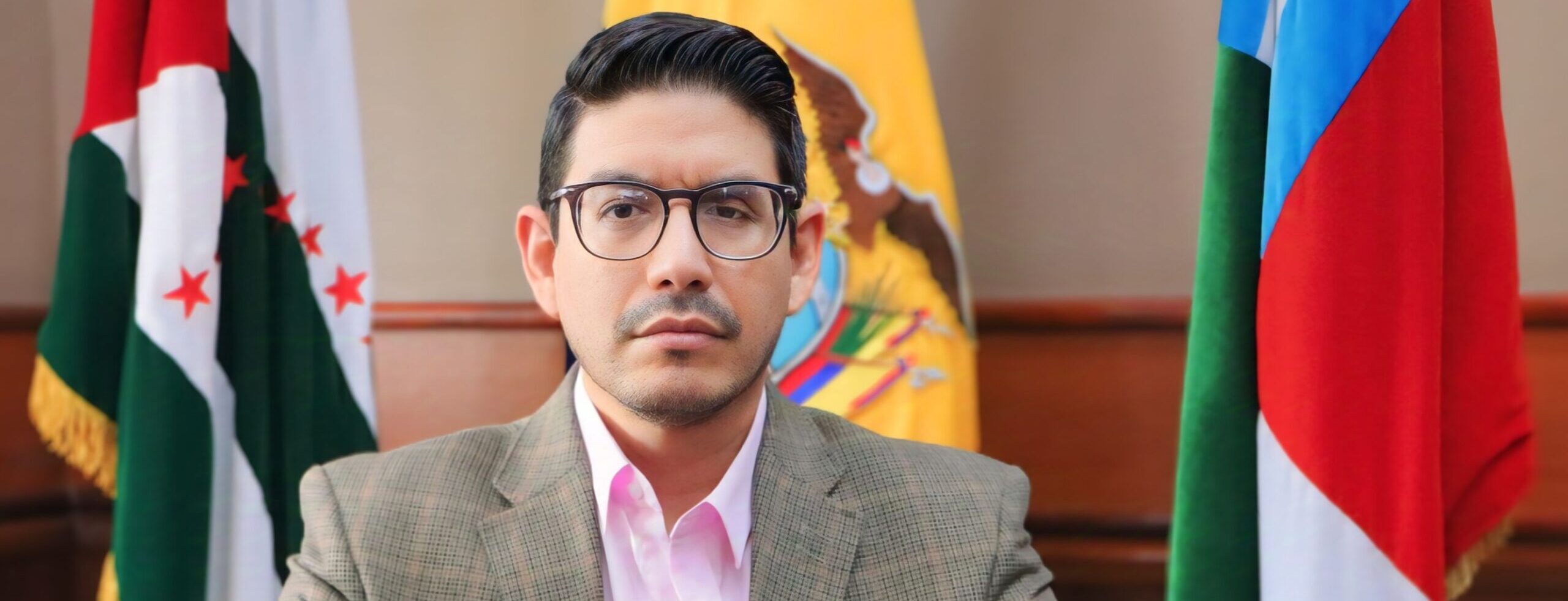 LEANDRO BRIONES RIVERA ES EL NUEVO GOBERNADOR DE MANABI