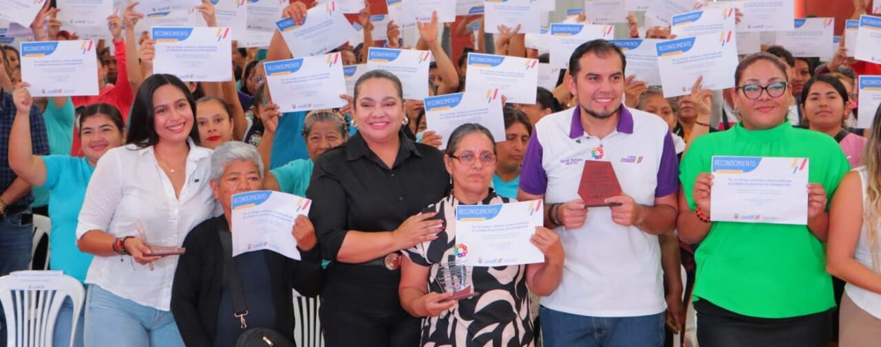 QUIEN CUIDA IMPORTA: MANABI RECONOCE A LOS HEROES DEL CUIDADO EN EMOTIVO ACTO CON AURORA VALLE