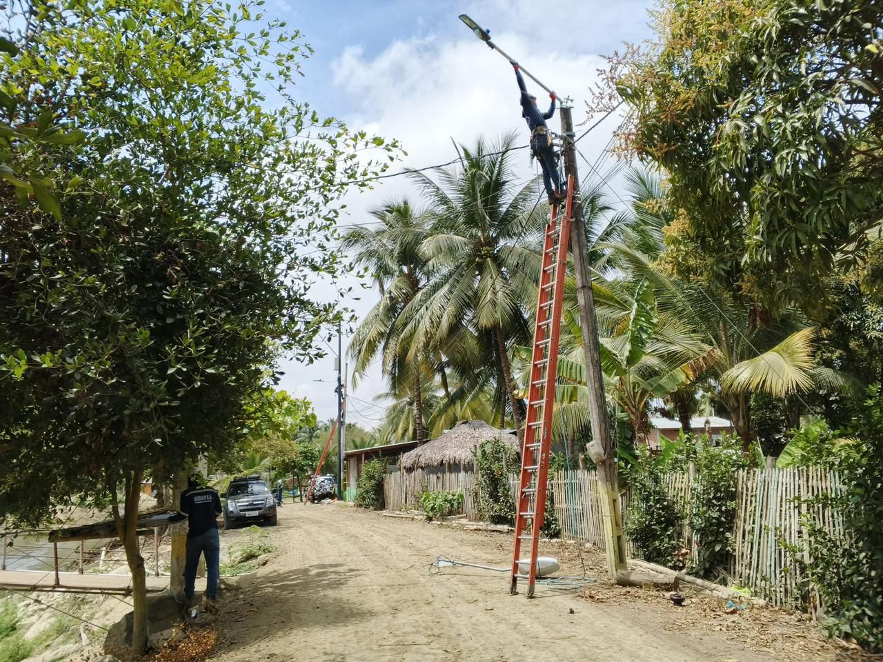 MAS LUZ PARA MANABI: 82 LUMINARIAS LED MEJORAN LA SEGURIDAD EN SOSOTE