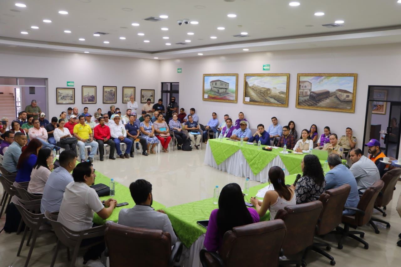 Gobierno Nacional impulsa soluciones concretas en Tosagua: Ambulancia permanente, agua y desarrollo sostenible