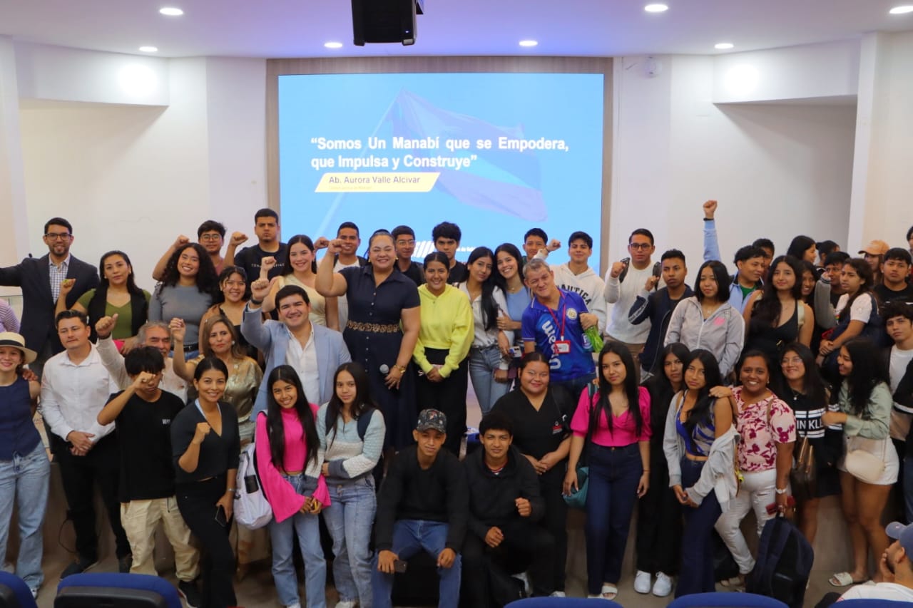 Gobernadora Valle compartió foro con jóvenes y escuchó propuestas para construir un liderazgo juvenil
